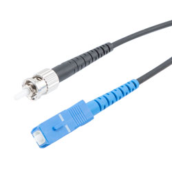 光纤跳线 SC/UPC 到 ST/UPC 单工 9/125 SMF G.652.D 3.0mm 黑色，(LSZH) 带内部螺旋铠装，2 米的图片