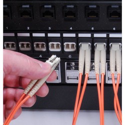 OM2 50/125,多模夹装双芯光纤跳线, 双 LC /双 LC, 配备 OFNR 护套, 3.0m的图片