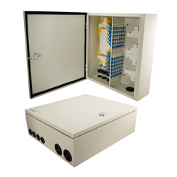 户外级光纤接线盒，墙装，72条SC/UPC 0.9mm单模尾纤的图片