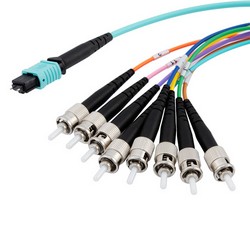 MPO带引脚插口到ST扇出插口，8根光纤，OM4 50 / 125um多模，OFNR 光缆护套，水蓝色，0.5米的图片